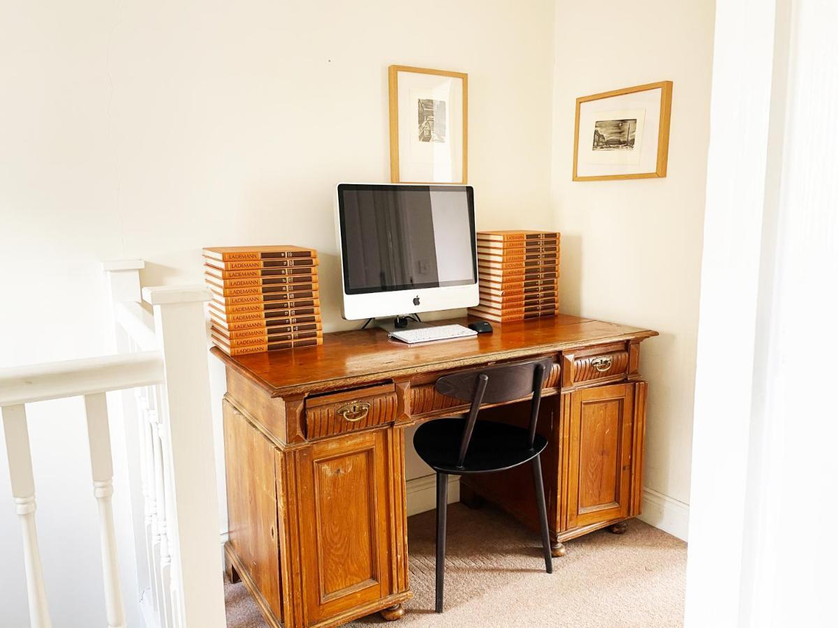 Central London Charming Camden Split Level Home エクステリア 写真